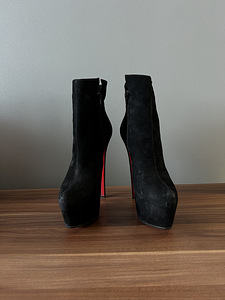 Обувь (Christian Louboutin, Marella, Michael Kors) (8 фото из 9)