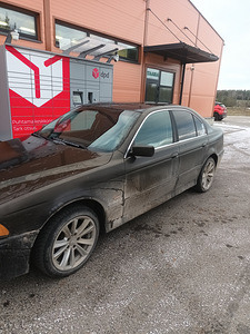 BMW 535i v8 (2 фото из 6)