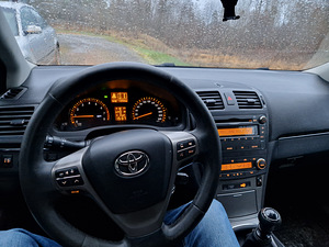 Toyota Avensis 1.8 bens (8 foto / 8)