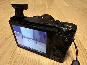 SONY RX 100 digi foto ja video kaamera (2 foto / 6)