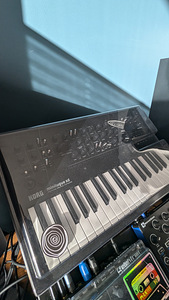 Korg Minilogue XD + sound packs + dust cover (2 foto / 2)