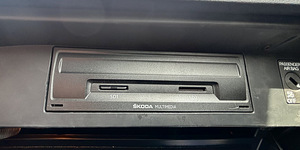 Skoda Octavia (9 фото из 9)