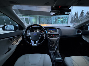 Volvo V40 summum (5 foto / 7)