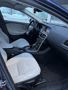 Volvo V40 summum (6 foto / 7)