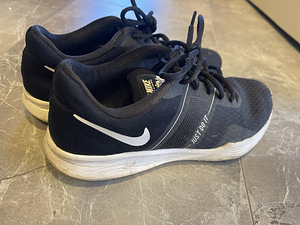 Кроссовки Nike (4 фото из 7)