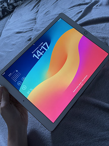 iPad pro 12.9 WiFi + LTE 2017 (1 foto / 10)