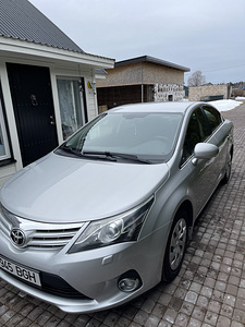 Toyota Avensis 1.8 2012 (2 foto / 9)
