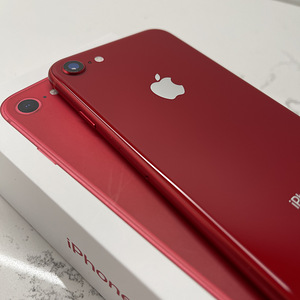 iPhone 8, 64 ГБ, красный (1 фото из 3)