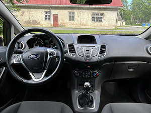 Ford Fiesta 1.2 (7 foto / 11)