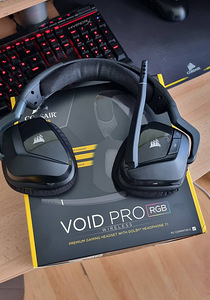 Corsair Void Pro RGB Wireless + Logitech G203 (1 foto / 4)