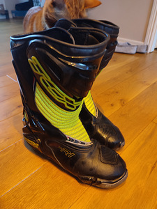 TCX sport-/raja mootorrattasaapad (1 foto / 3)