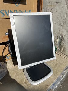 HP L1950 Monitor (2 foto / 3)