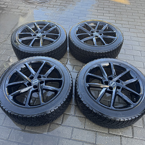 Tesla Model 3 veljed ja rehvid (1 foto / 7)