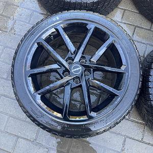Tesla Model 3 veljed ja rehvid (2 foto / 7)