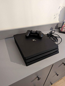 Playstation 4 pro 7216b (1 foto / 2)