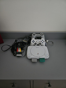 Playstation one ps 1 + 2 pulti + 2 mälukaarti (1 foto / 1)