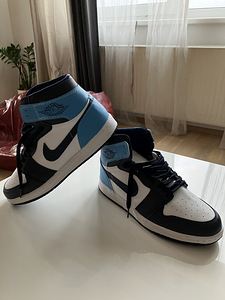 Air Jordan 1 High (2 foto / 2)