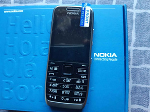 Mobiiltelefon Nokia E52 (1 foto / 3)