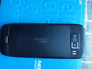 Mobiiltelefon Nokia E52 (2 foto / 3)