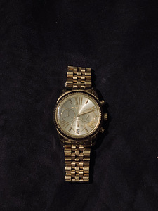 Michael Kors часы (2 фото из 5)