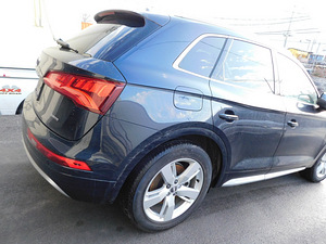 Audi Q5 2019 kahjustatud (7 foto / 11)