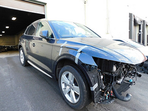 Audi Q5 2019 kahjustatud (8 foto / 11)