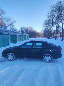 Mitsubishi Carisma (4 foto / 8)