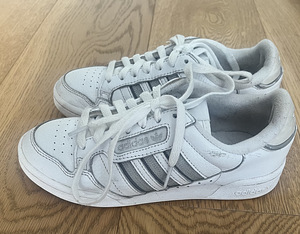 Adidas nahast tossud (1 foto / 5)