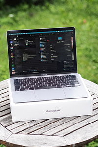 MacBook Air 13″ 2020 – M1/8GB/256GB SSD (3 foto / 3)