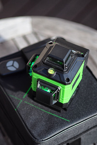 Rohelise laseriga ristlaser (3 foto / 4)
