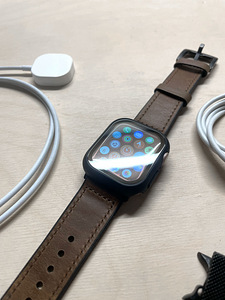 Apple Watch Series 4 GPS, 40mm (2 foto / 3)