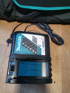 Laadija ja kott. Makita (4 foto / 4)