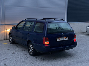 Volkswagen Golf Variant (5 foto / 5)
