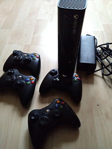 Xbox 360 Freeboot 250GB + 4 controllers, 600+ games
