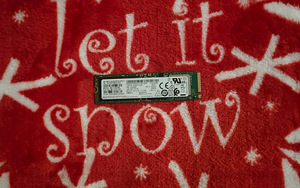 256GB SSD, PCIe NVMe (1 foto / 2)