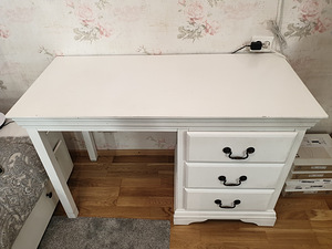 Ära anda valge kirjutuslaud - tasuta (1 foto / 3)
