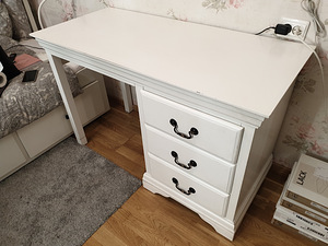 Ära anda valge kirjutuslaud - tasuta (3 foto / 3)
