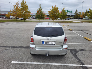Toyota Corolla Verso 2.2 100kW manuaal (12 foto / 14)