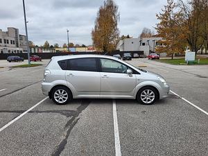 Toyota Corolla Verso 2.2 100kW manuaal (13 foto / 14)
