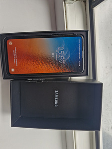 Samsung s10 e (3 foto / 4)