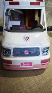 Barbie kiirabiauto ja lemmikloomapod (3 foto / 10)