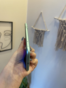 iPhone 11 uue ekraaniga (5 foto / 6)
