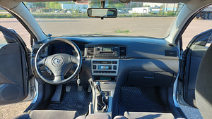 Toyota Corolla (3 фото из 12)