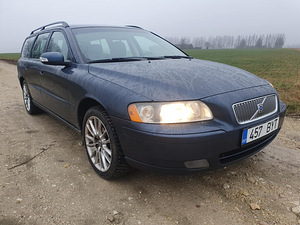 Volvo V70 (2 фото из 10)