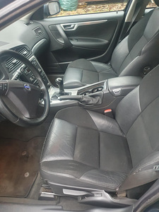 Volvo V70 (6 фото из 10)