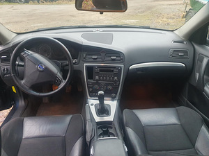 Volvo V70 (7 фото из 10)