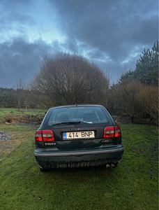 Volvo v40 (8 фото из 8)