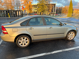 Volvo S40 2.0 100kW (3 foto / 8)