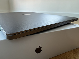 2019 Macbook Pro 16" (7 фото из 10)