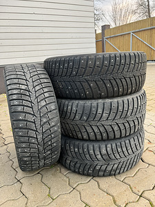215 45 R17 (1 foto / 7)